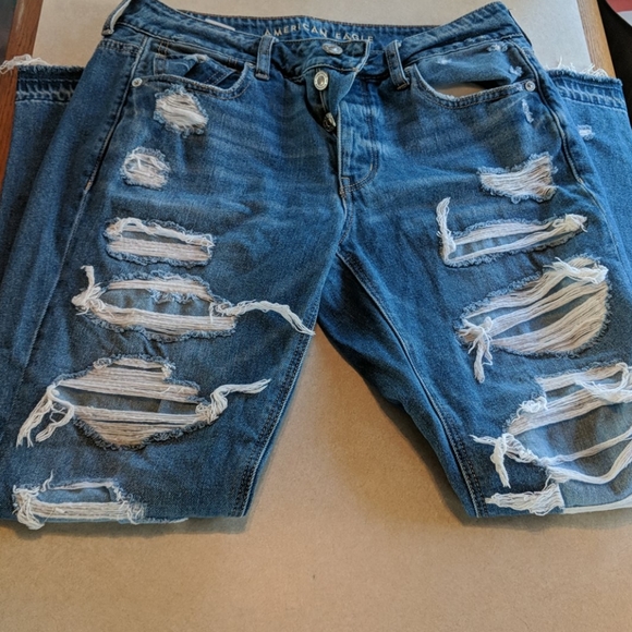 American Eagle Outfitters Denim - American Eagle Tom girl distressed jeans size 6
